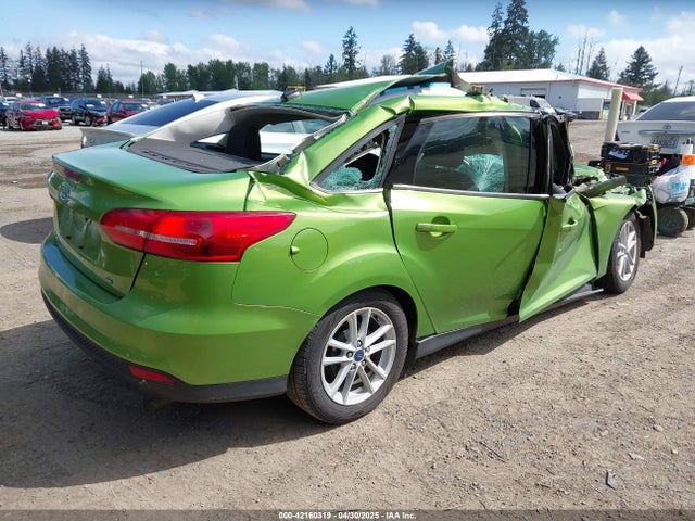 1FADP3F28JL323242 Ford FOCUS SE