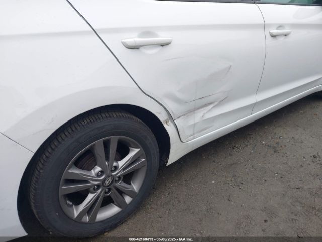 5NPD84LF8HH117065 Hyundai ELANTRA SE
