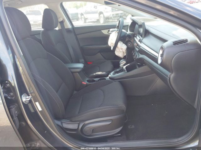 3KPF24AD4ME326202 KIA Forte Lxs