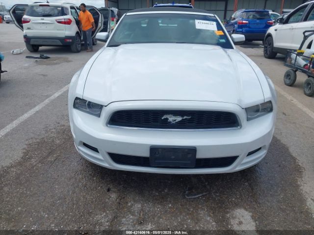 1ZVBP8EM2E5220391 Ford Mustang V6 Premium