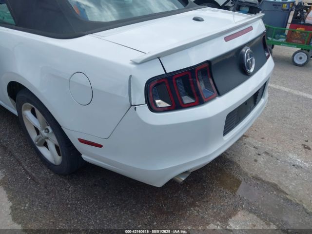1ZVBP8EM2E5220391 Ford Mustang V6 Premium