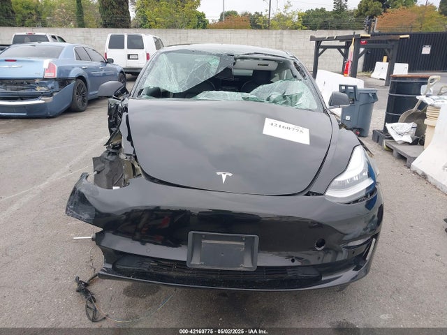 5YJ3E1EB5KF434613 Tesla 2019