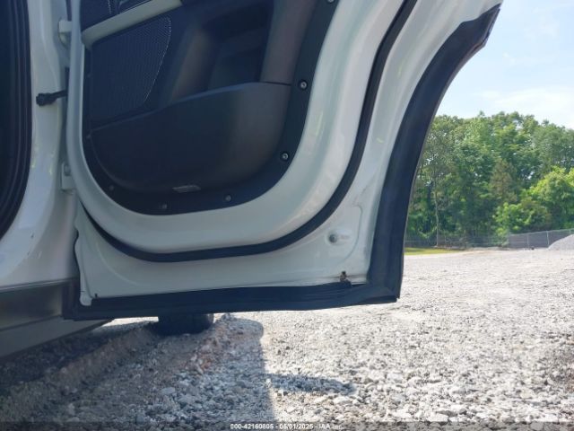 SALEPERUXM2045244 Land Rover Defender 110 Se