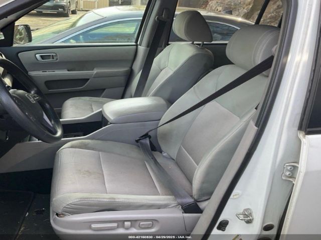 5FNYF4H39FB028011 Honda PILOT SE