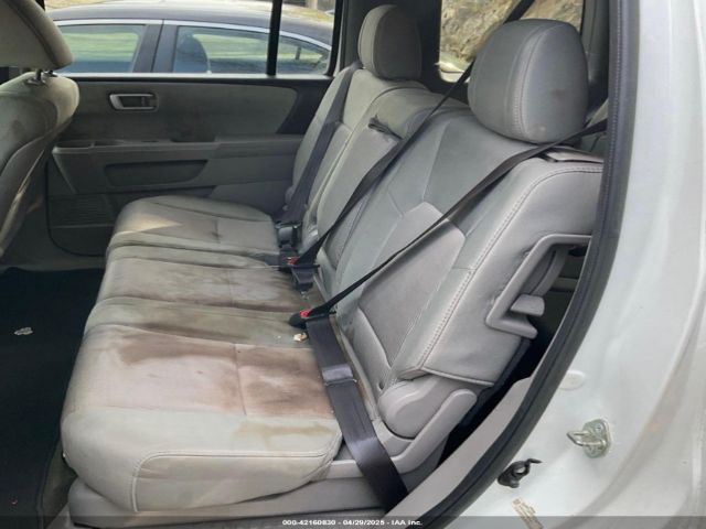 5FNYF4H39FB028011 Honda PILOT SE