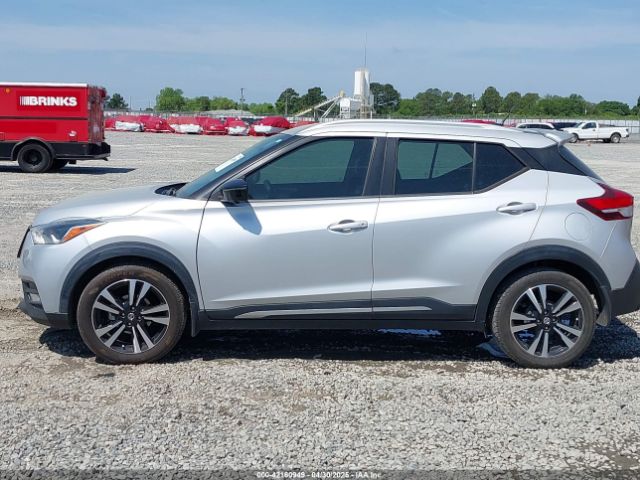 3N1CP5CU0KL498990 Nissan KICKS SR