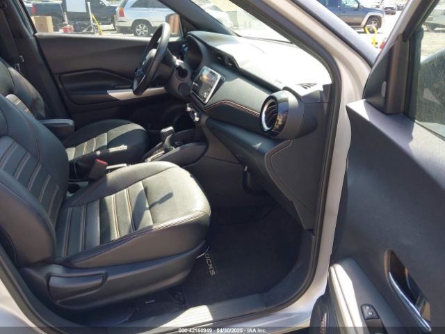 3N1CP5CU0KL498990 Nissan KICKS SR