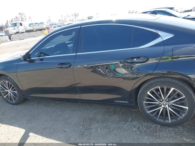 Lexus ES 300H 2022 58ADA1C13NU013399 Image 15
