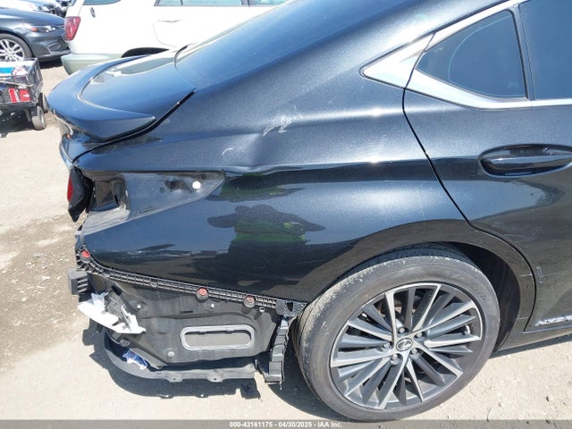Lexus ES 300H 2022 58ADA1C13NU013399 Image 18