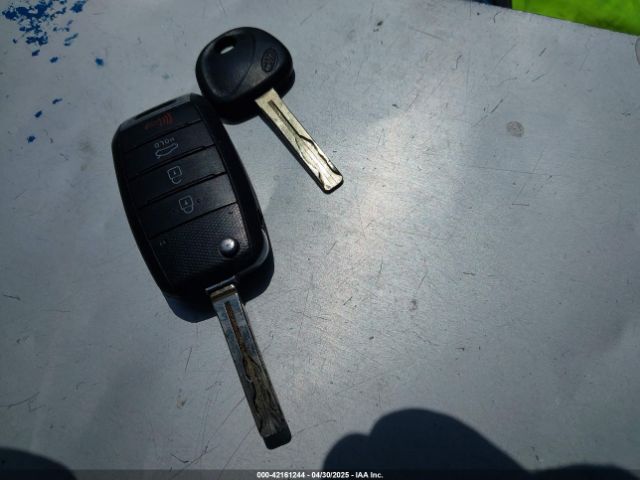 KNAGM4A78F5661726 KIA Optima Lx