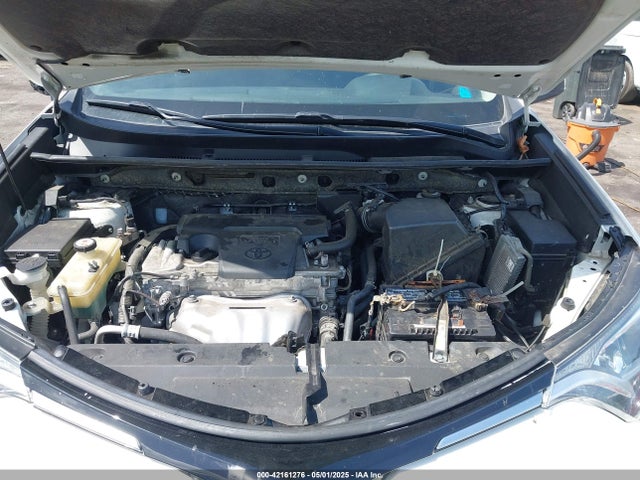 JTMZFREV2JJ727764 Toyota RAV4 LE