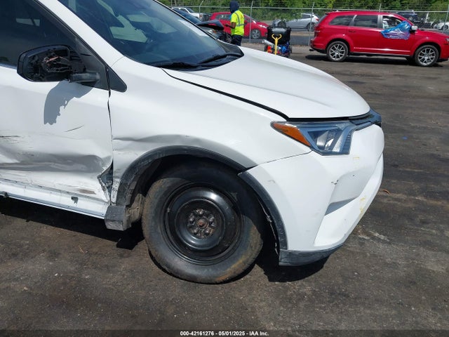 JTMZFREV2JJ727764 Toyota RAV4 LE