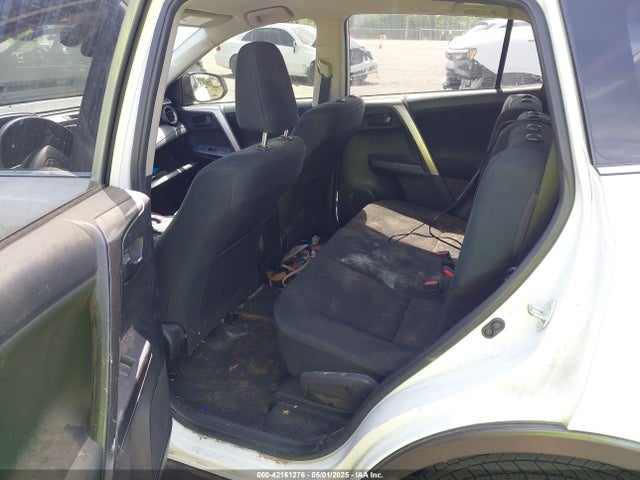 JTMZFREV2JJ727764 Toyota RAV4 LE