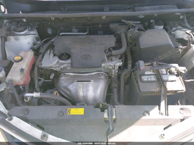 2T3ZFREV8FW229707 Toyota RAV4 LE