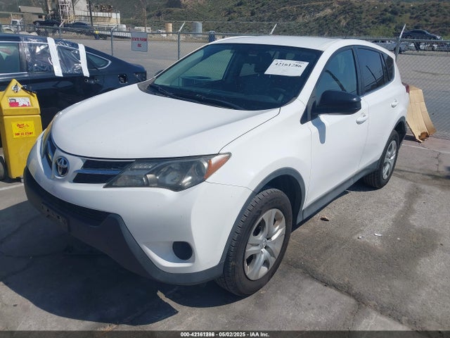 2T3ZFREV8FW229707 Toyota RAV4 LE