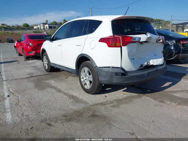 2T3ZFREV8FW229707 Toyota RAV4 LE