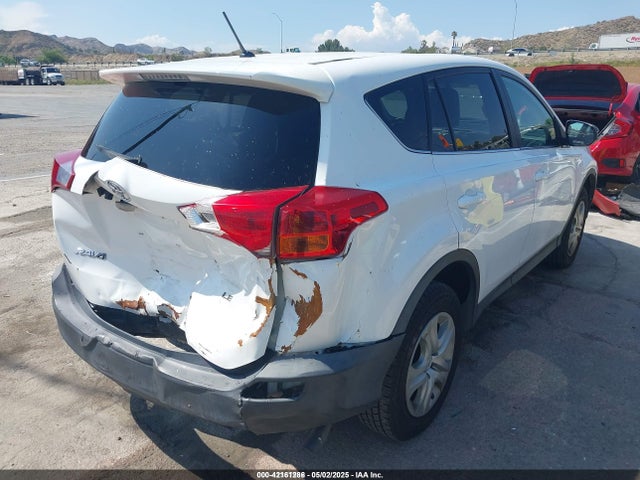 2T3ZFREV8FW229707 Toyota RAV4 LE