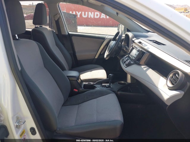 2T3ZFREV8FW229707 Toyota RAV4 LE