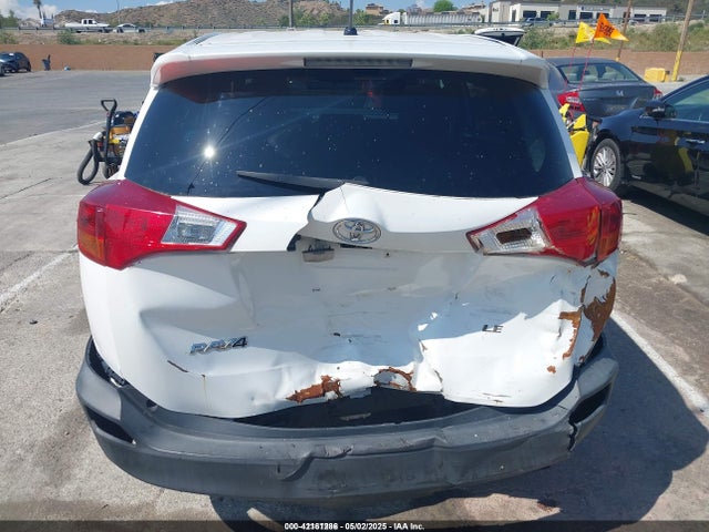 2T3ZFREV8FW229707 Toyota RAV4 LE