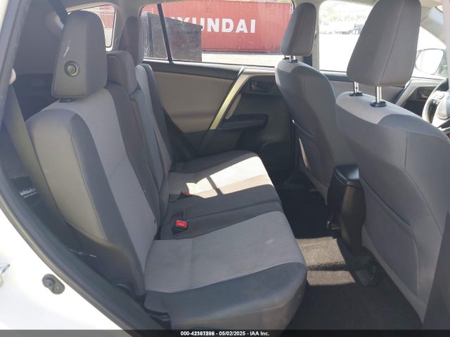 2T3ZFREV8FW229707 Toyota RAV4 LE