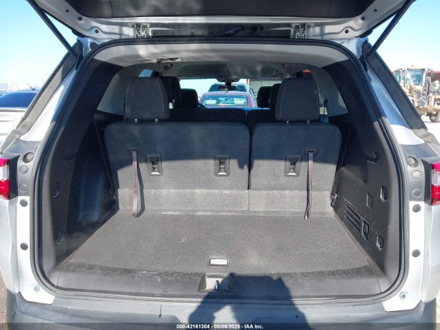 Chevrolet Traverse Ls 2018 1GNERFKW7JJ145166 Image 17