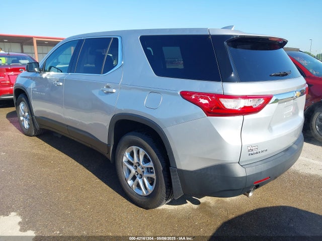 Chevrolet Traverse Ls 2018 1GNERFKW7JJ145166 Image 3