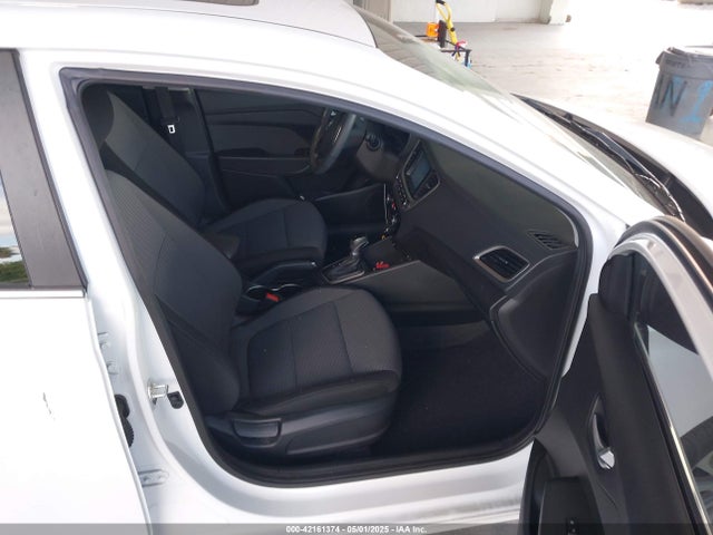 Hyundai Accent Limited 2019 3KPC34A30KE059385 Image 5