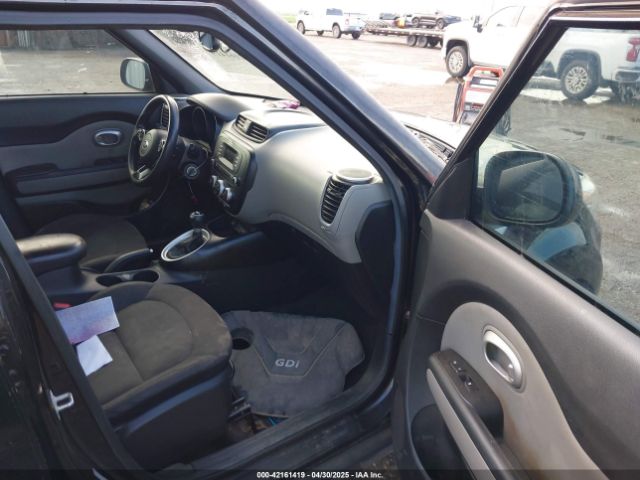 KNDJN2A29F7205589 KIA Soul