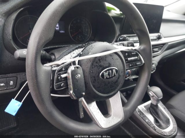 3KPF24AD4ME394810 KIA FORTE FE