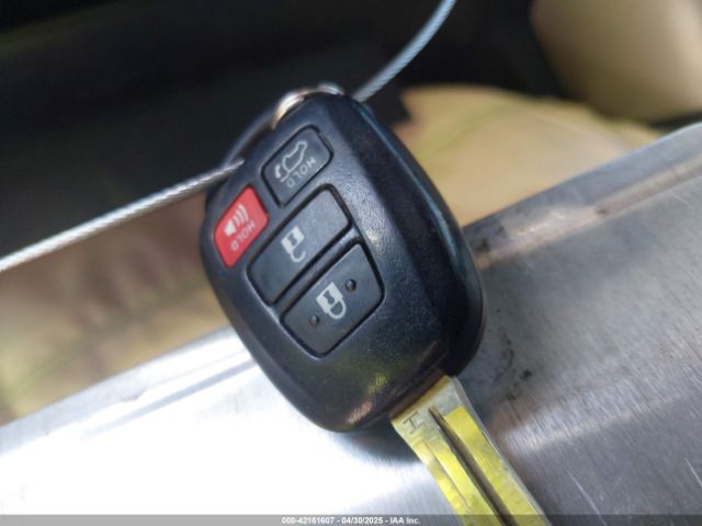 2T3WFREVXHW335954 Toyota Rav4 Xle
