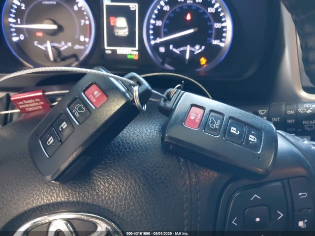 5TDJZRFH0JS886105 Toyota Highlander Se