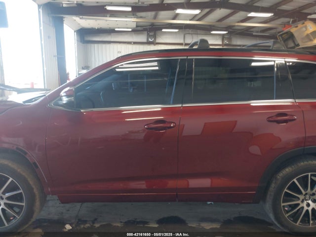5TDJZRFH0JS886105 Toyota Highlander Se