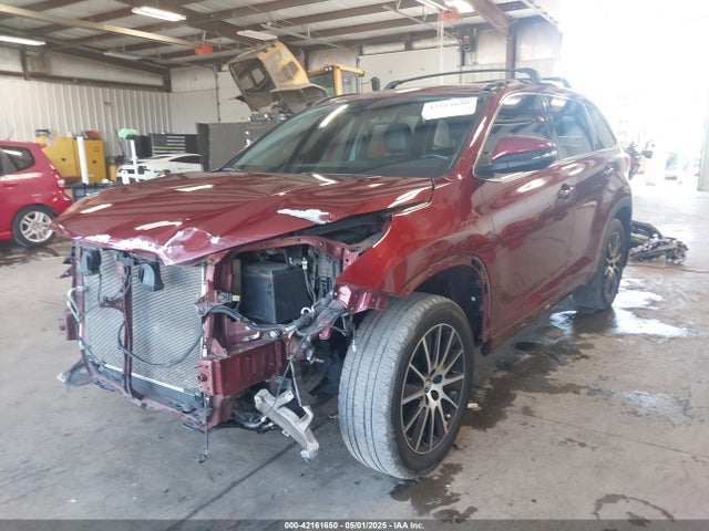 5TDJZRFH0JS886105 Toyota Highlander Se