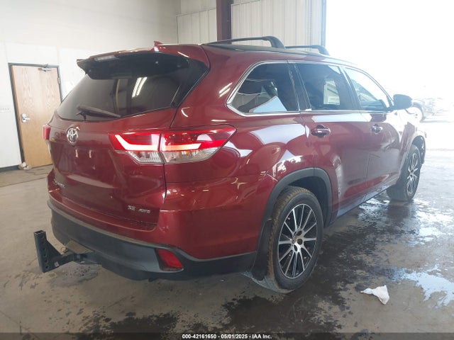 5TDJZRFH0JS886105 Toyota Highlander Se