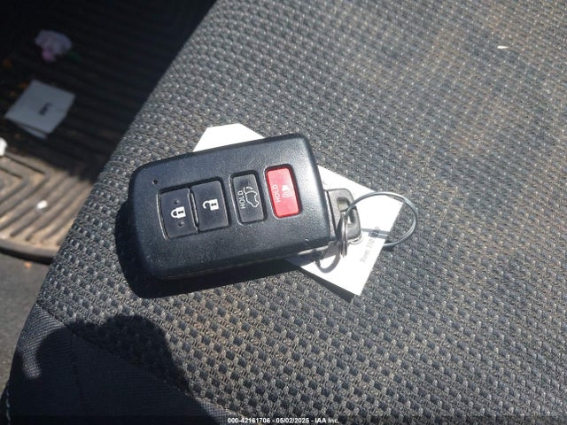 JTMRJREV3HD089872 Toyota Rav4 Hybrid Xle