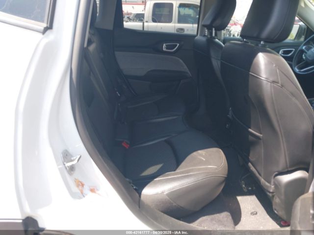 3C4NJDBB6NT235666 Jeep Compass Latitude 4x4