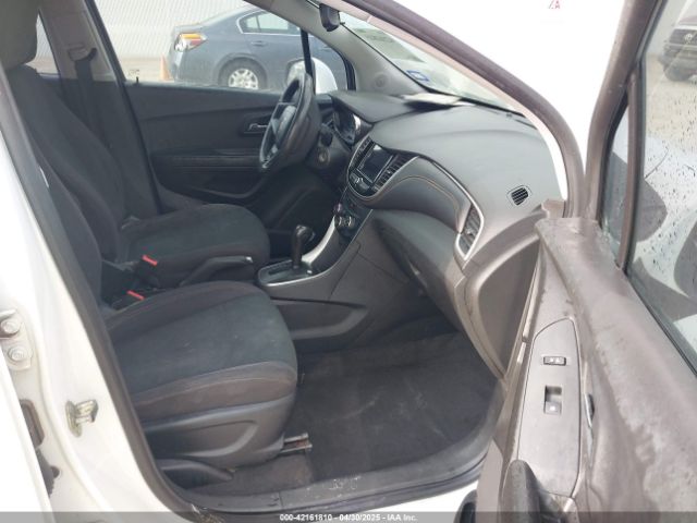 3GNCJKSB0KL233670 Chevrolet TRAX LS