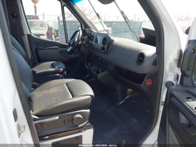W1Y4DCHY2MT045927 Mercedes-Benz Sprinter 2500 High Roof I4 Diesel