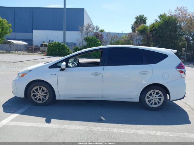JTDZN3EU5GJ051939 Toyota Prius V Three