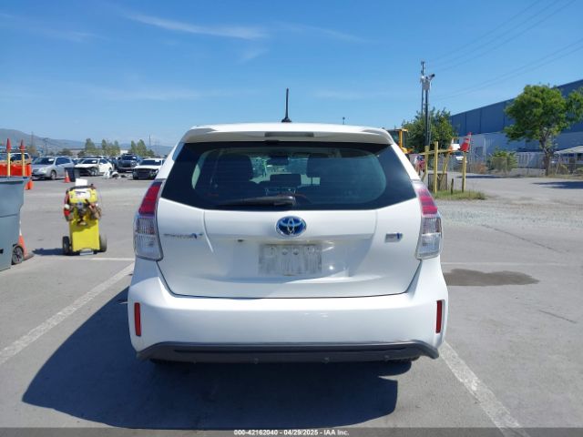JTDZN3EU5GJ051939 Toyota Prius V Three