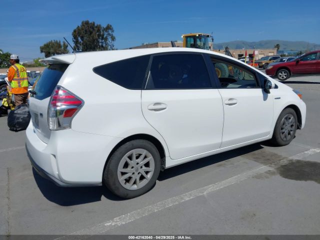 JTDZN3EU5GJ051939 Toyota Prius V Three