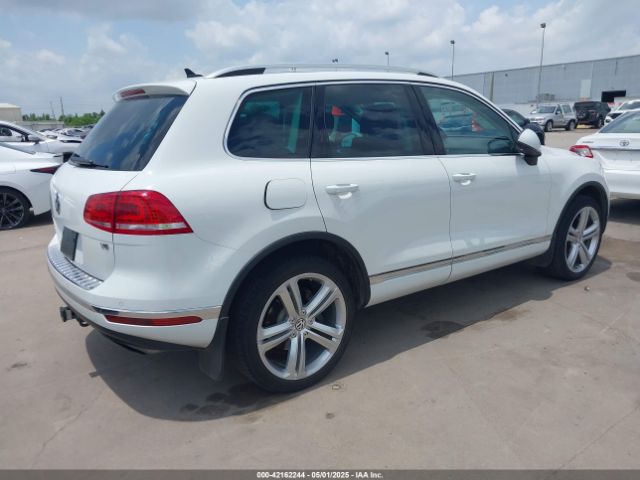 2016 VOLKSWAGEN TOUAREG WVGEF9BP1GD012885 Photo 3