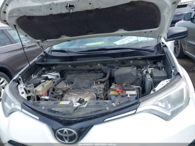 JTMBFREV9JJ200726 Toyota RAV4 LE