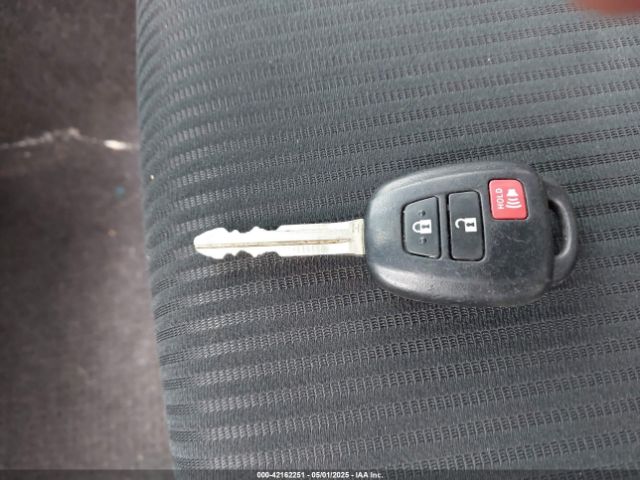 JTMBFREV9JJ200726 Toyota RAV4 LE