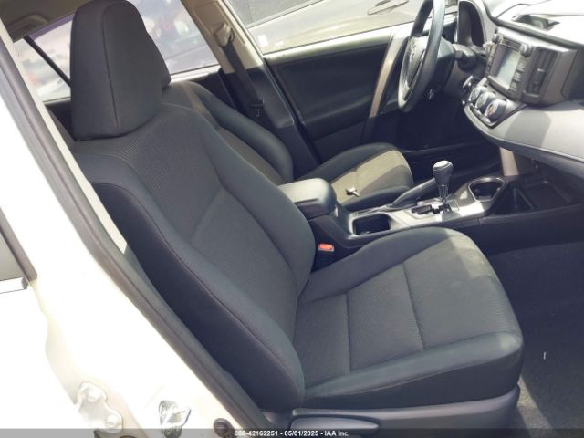 JTMBFREV9JJ200726 Toyota RAV4 LE