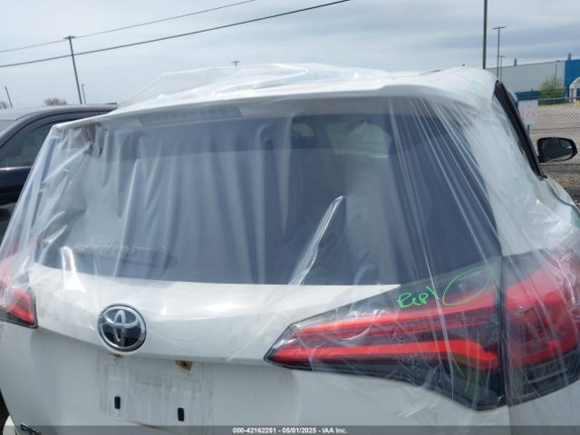 JTMBFREV9JJ200726 Toyota RAV4 LE