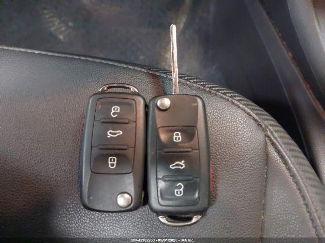 3VW517AT3FM809208 Volkswagen Beetle 1.8t
