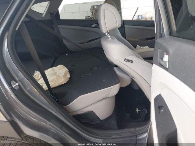 KM8J3CA40JU659247 Hyundai TUCSON SEL