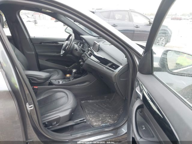 2017 BMW X1 WBXHT3C33H5F76171 Photo 4
