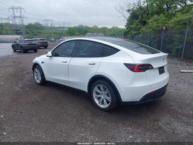 2021 TESLA MODEL Y 5YJYGDEE2MF098692 Photo 2